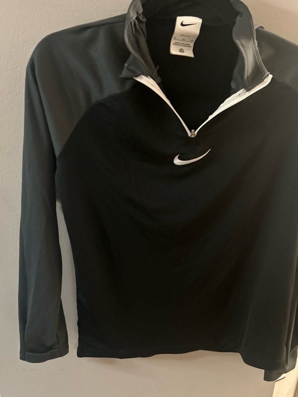 Nike Men’s Black and Grey Quarter-Zip Pullover